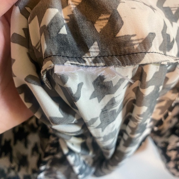 BROCHU WALKER - Mayes Wrap Top Houndstooth - Picture 9 of 9